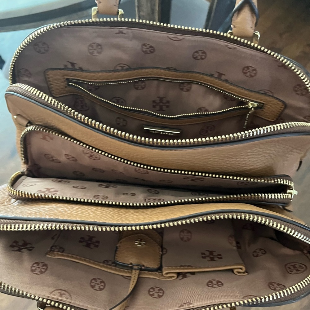 Never used purse. In perfect condition. 13x11”
